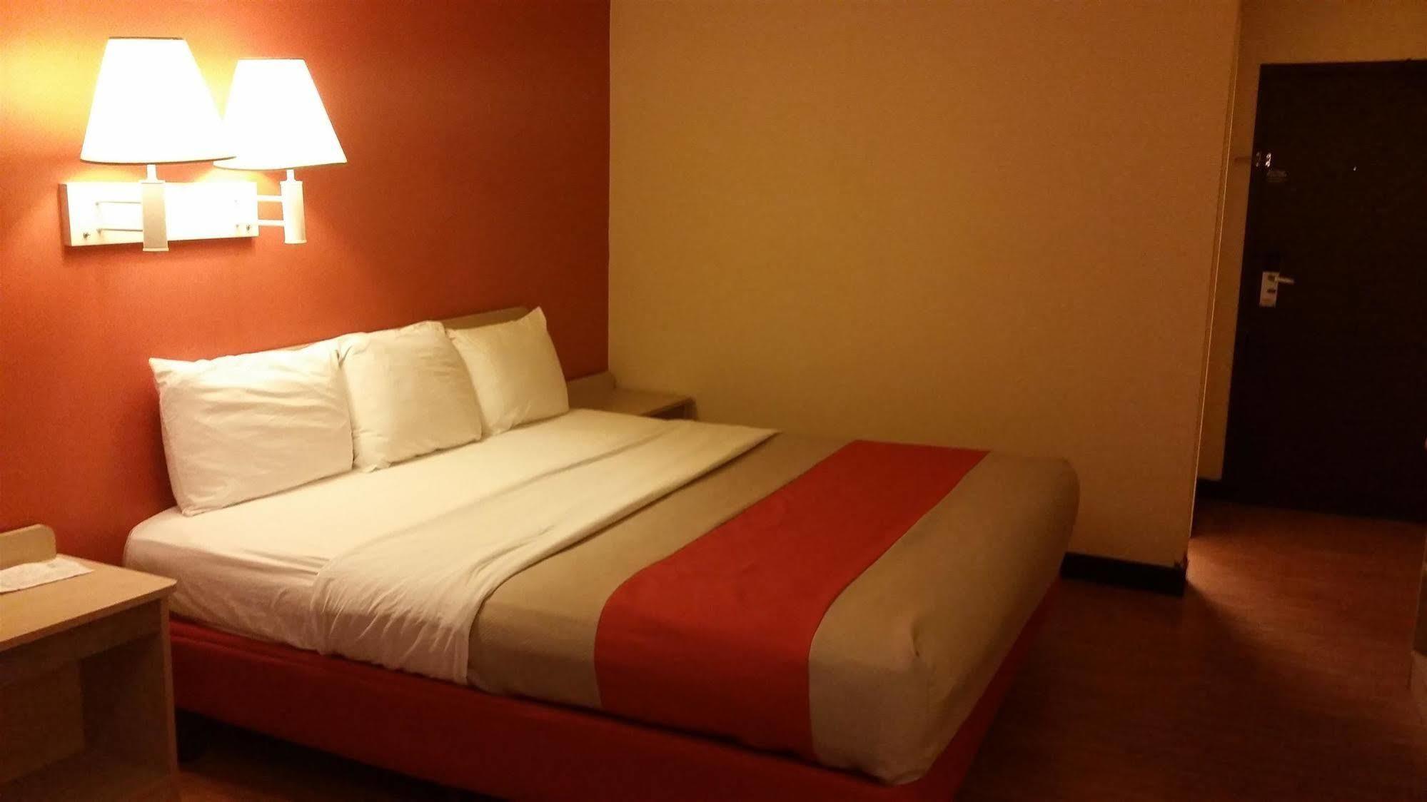 6 Elk City, Ok Hotel 2*